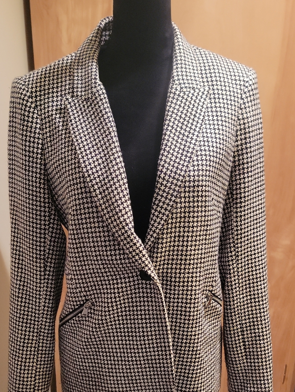 L'AGENCE Black & White Houndstooth Tailored Blazer